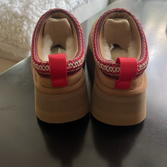 UGG - Picture 3 of 4